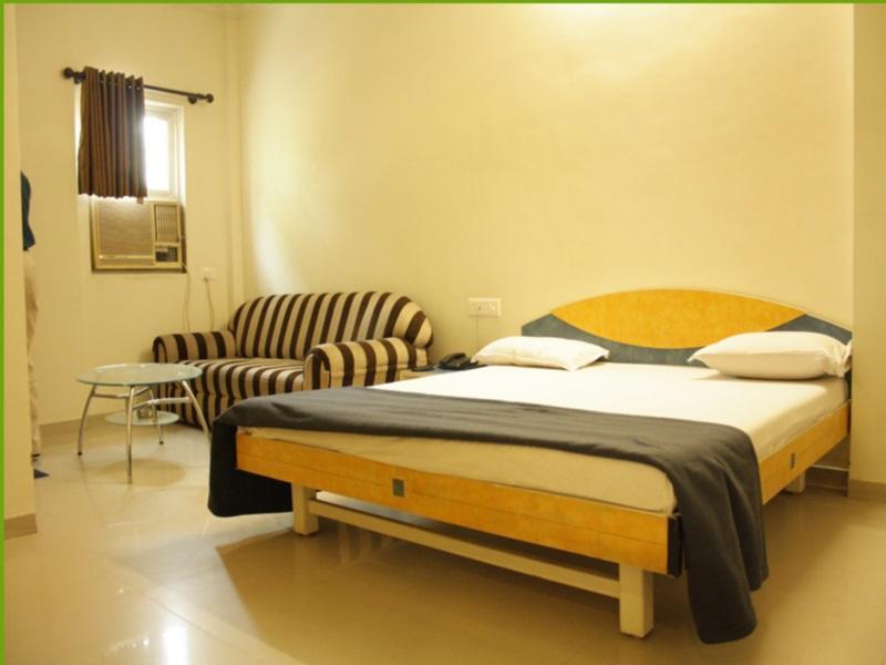 Hotel Dudawat Ahmedabad Bagian luar foto