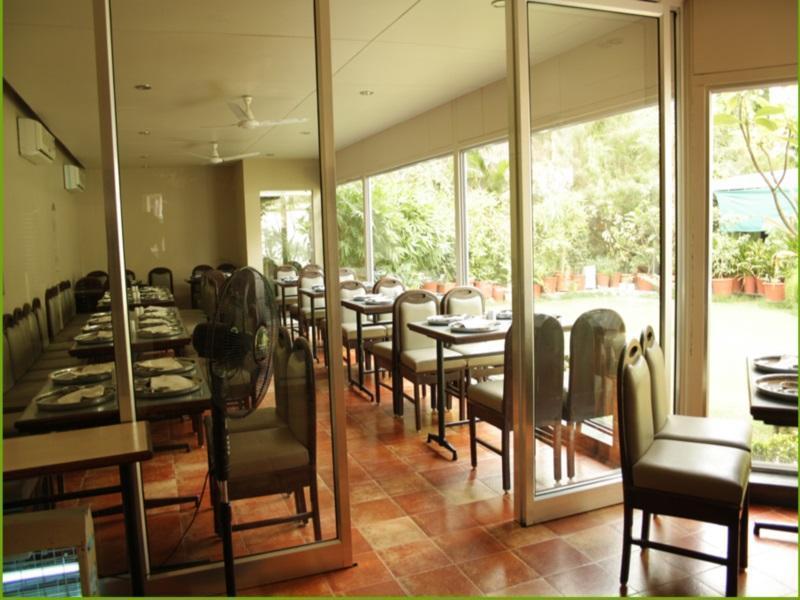 Hotel Dudawat Ahmedabad Bagian luar foto