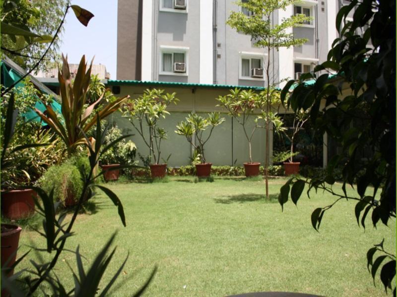 Hotel Dudawat Ahmedabad Bagian luar foto