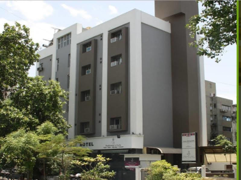 Hotel Dudawat Ahmedabad Bagian luar foto